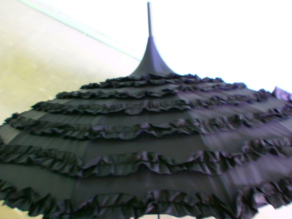 Czarny parasol na deszcz