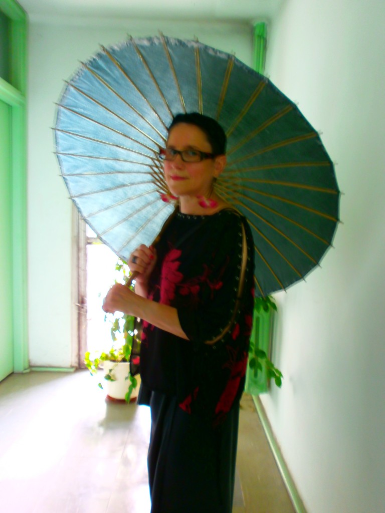 Czarna "chinka" na słońce