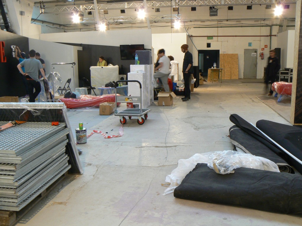 Przygotowania w showroomie