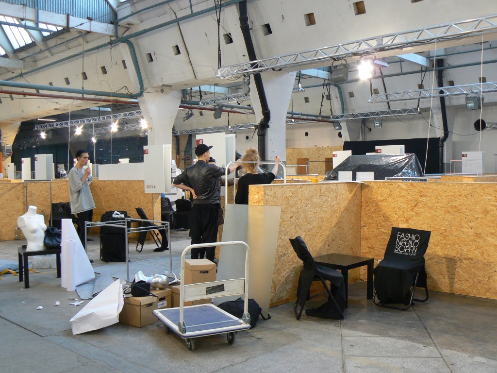 Przygotowania w showroomie