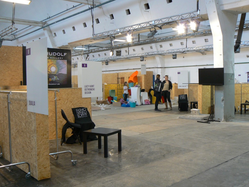 Przygotowania w showroomie