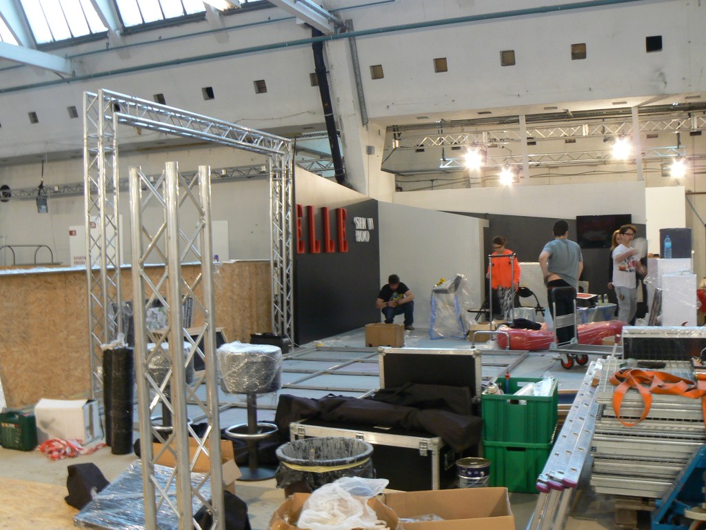 Przygotowania w showroomie