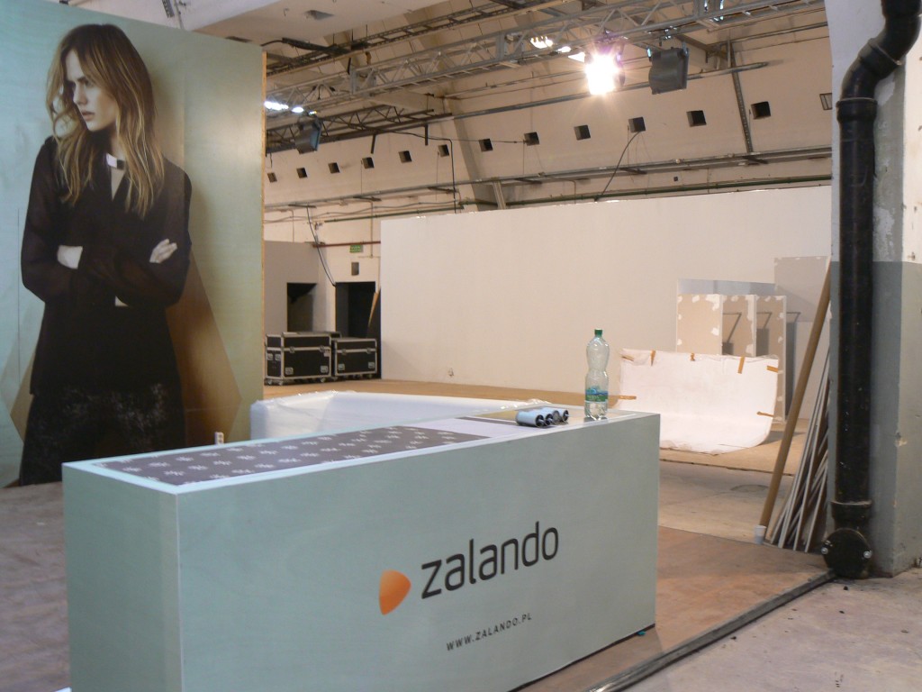 Przygotowania w showroomie