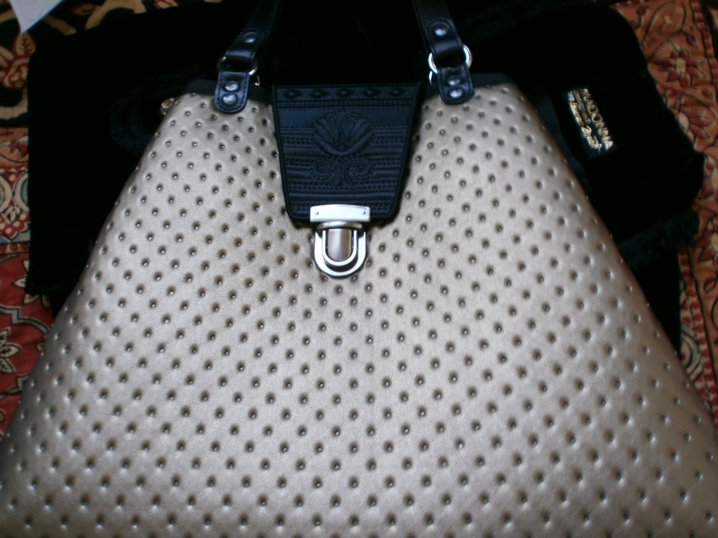 "Złota" torebka Goshico