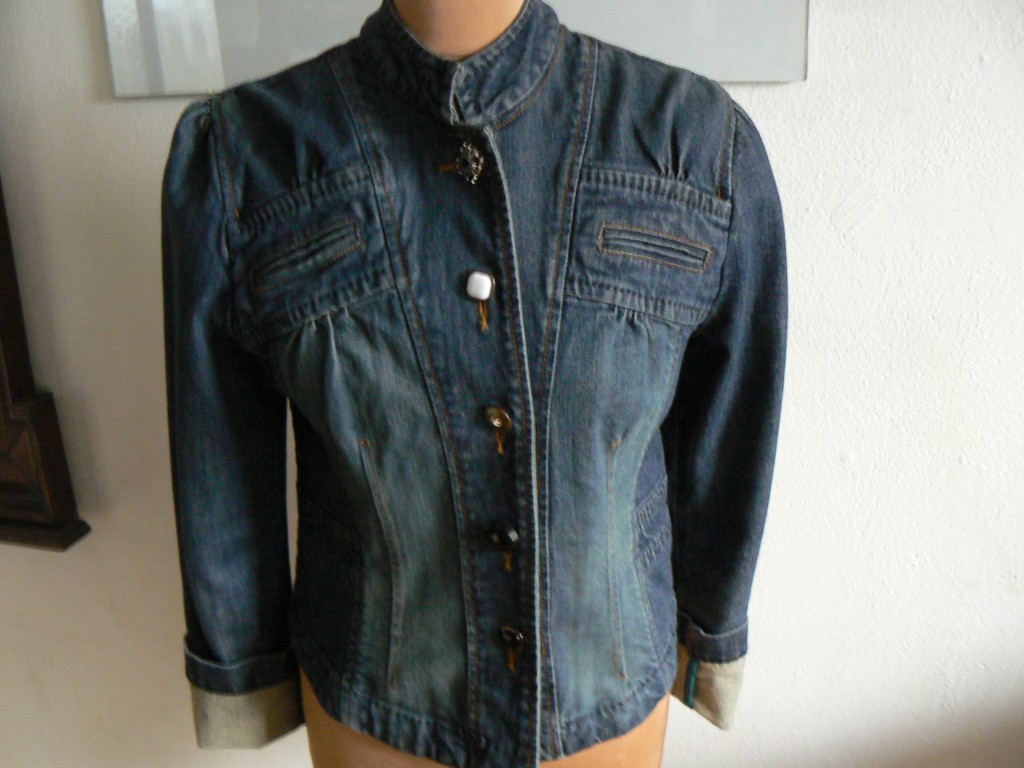 Kurtka z granatowego dżinsu