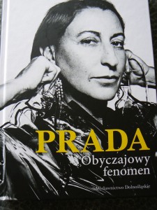 Okładka książki o Pradzie