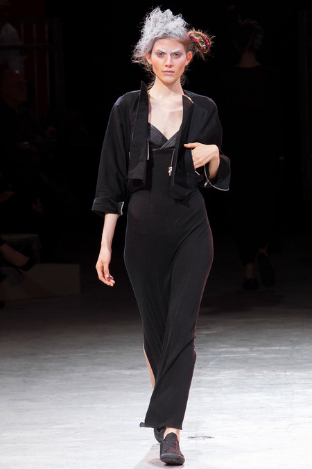 Yohji Yamamoto wiosna 2014  Foto: Monica Feudi/ feudigiuaineri.Com - www.style.com