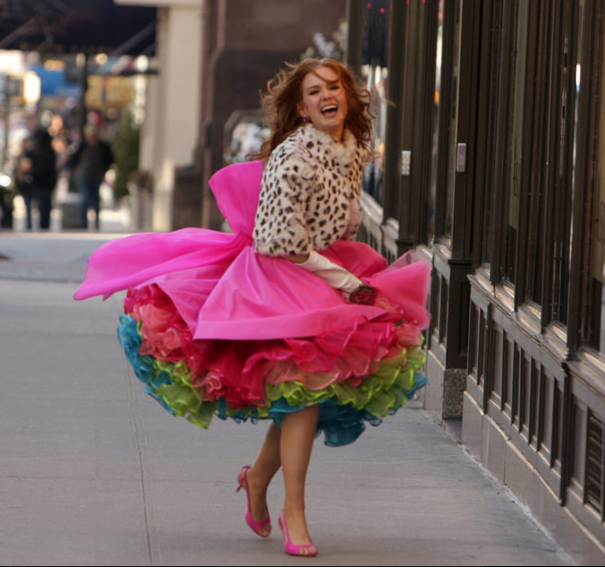 Isla Fisher w filmie "Wyznania zakupoholiczki". Źródło zdjęcia