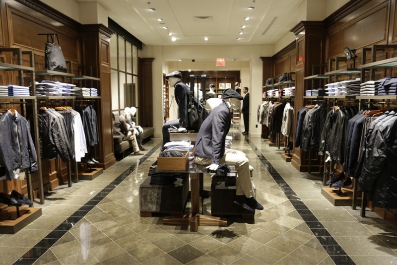 Wnętrze nowojrskiego sklepu Massimo Dutti