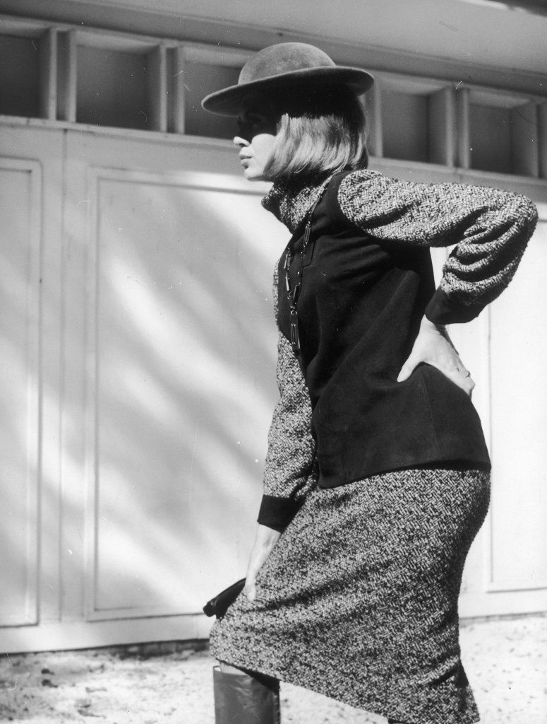 Małgorzata Blikle w stroju zaprojektowanym przez Jadwigę Grabowską - ilustracja z książki, s. 171. Źródło zdjęcia