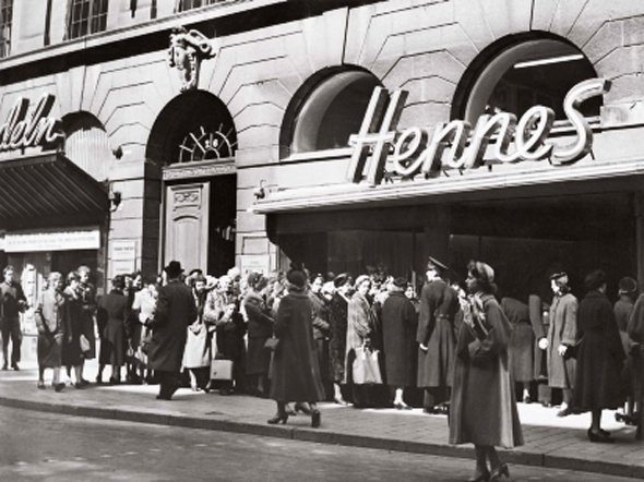 Pierwszy sklep Hennes (H&M) założony w 1947. rokuŹródło zdjęcia: avanti24.pl