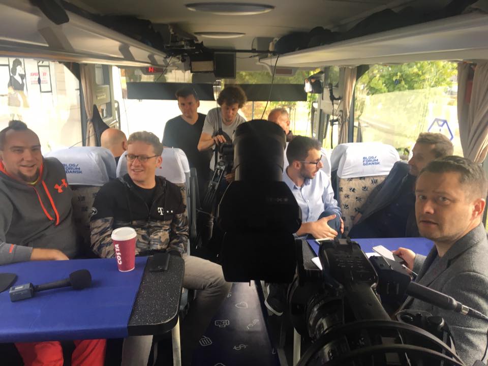 W BlogoBusie odbyła się dyskusja o przyszłości komunikacji cyfrowej. Prowadził ją Jarosław Kuźniar Źródło zdjęcia: Blog Forum Gdańsk