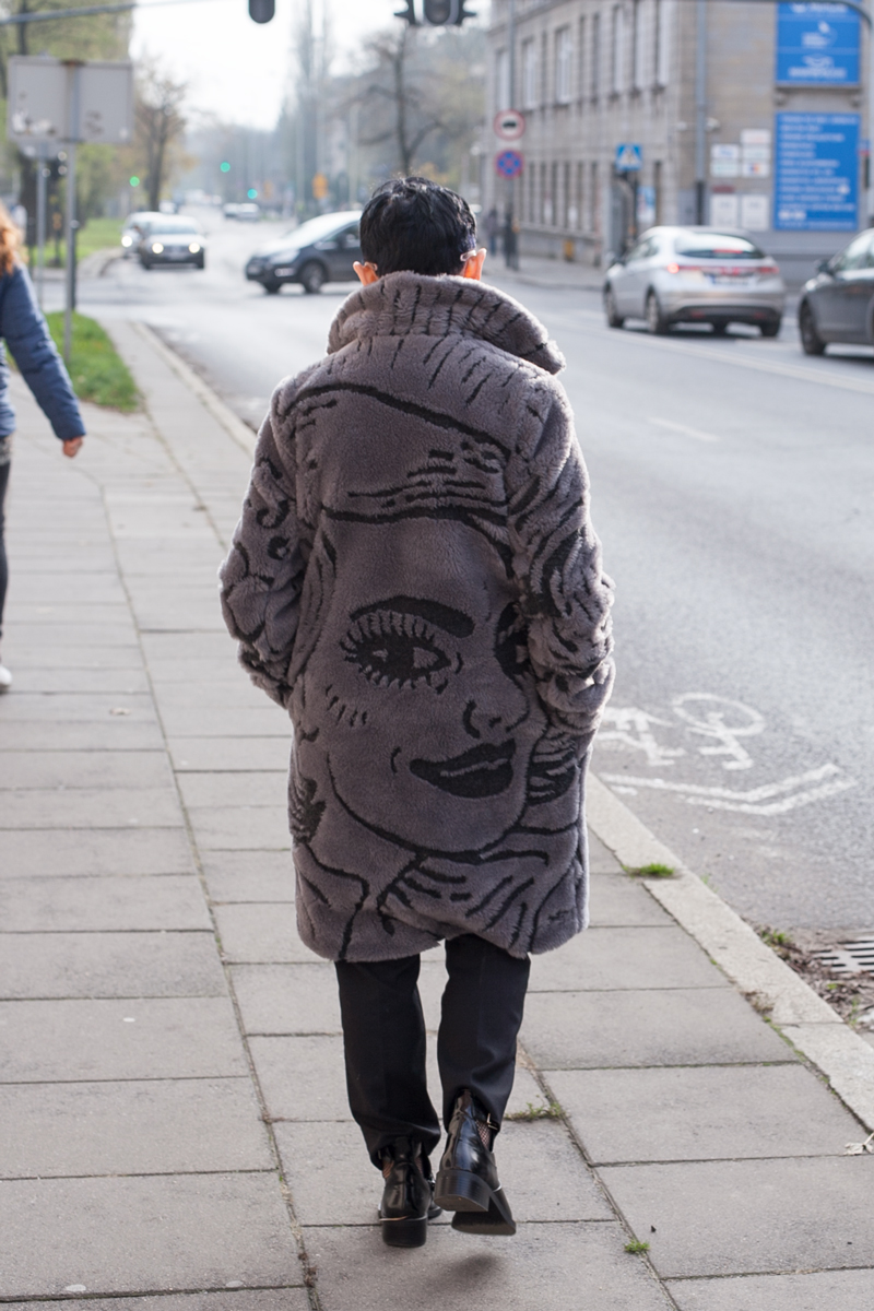 Płaszcz, Pan tu nie stał 