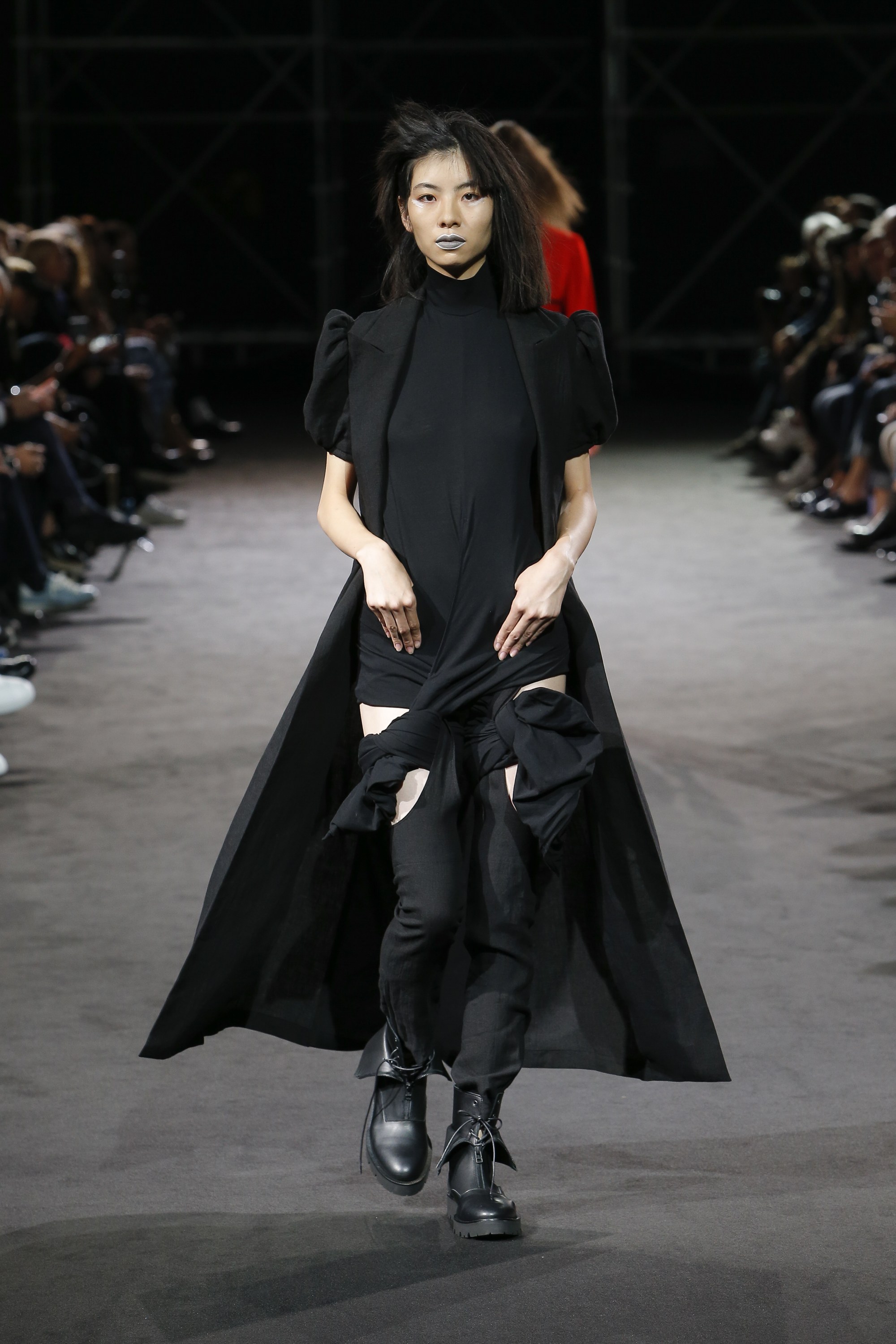 Kolekcja Yohji Yamamoto wiosna 2019