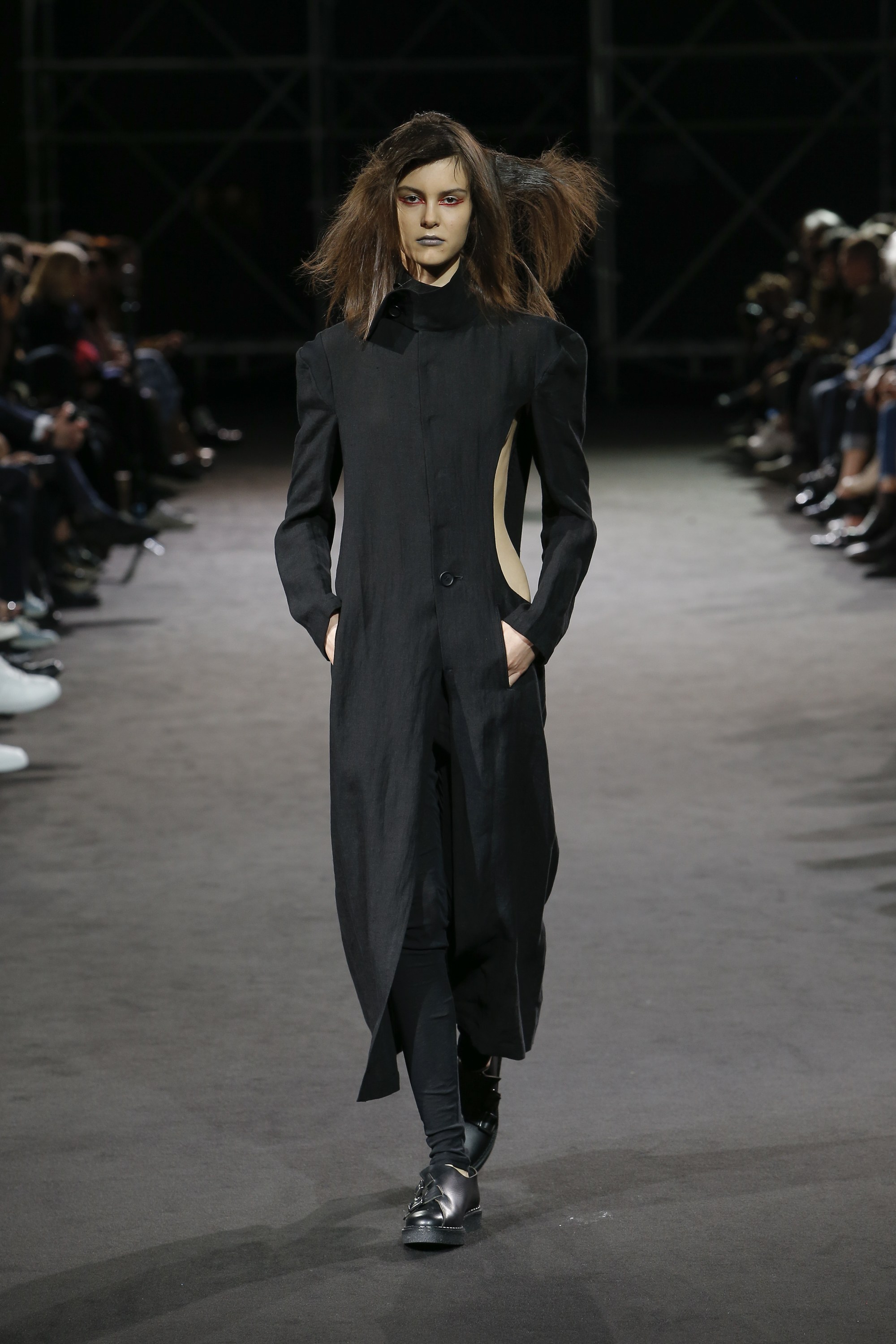 Kolekcja Yohji Yamamoto wiosna 2019