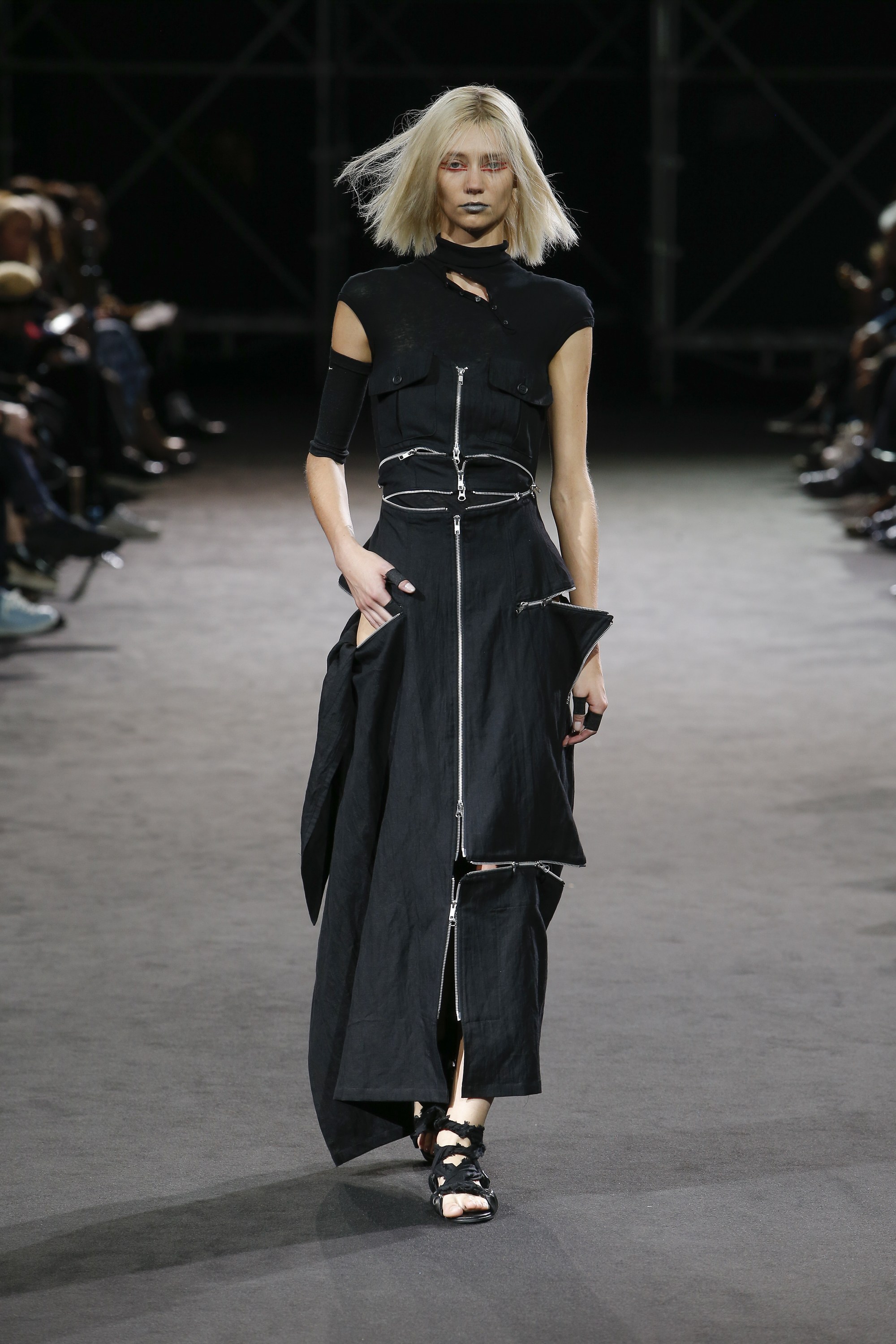 Kolekcja Yohji Yamamoto wiosna 2019