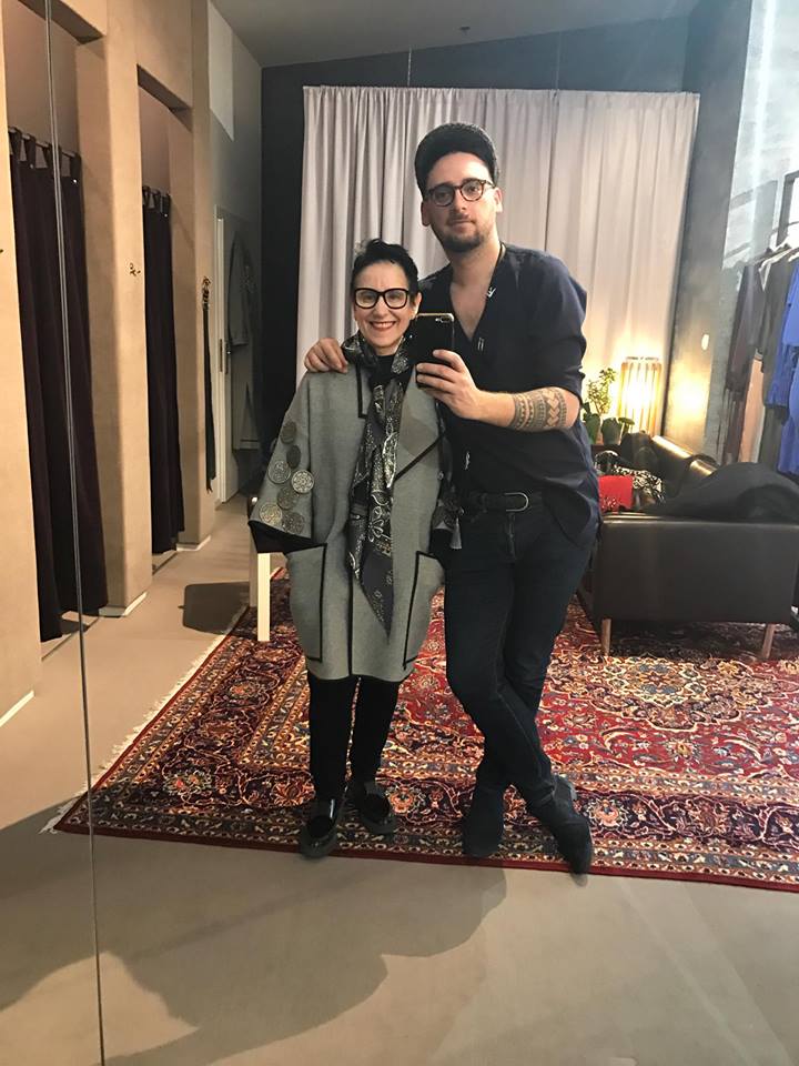 Ja z Jarkiem Ewertem w płaszczu jego projektu, marzec 2017