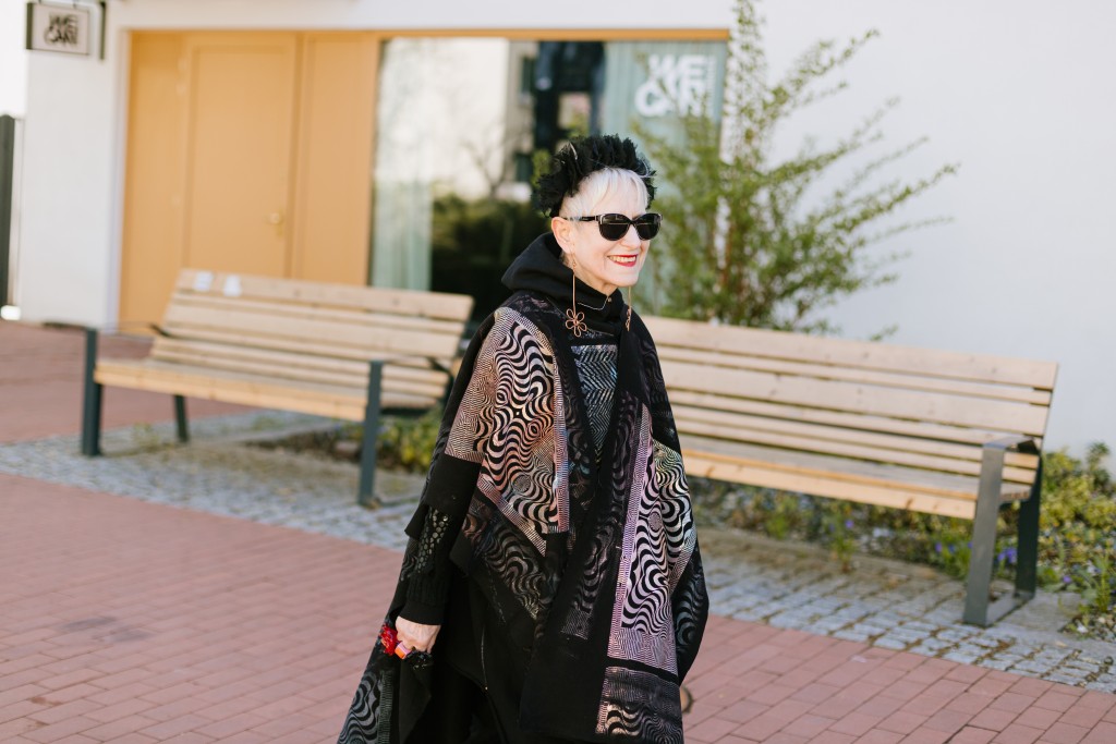 Kamizela i Poncho Odio Tees7
